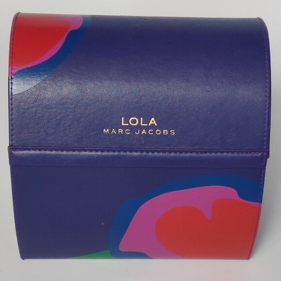 LOVELY MARC JACOBS LOLA Gift Box Storage Box Flip Top Magnetic Closure - Picture 1 of 9